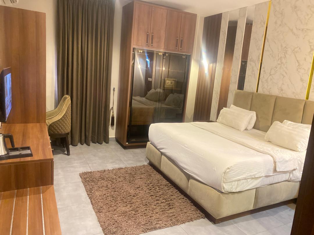 /web/uploads/116/Ivana Residence/room-photos/Deluxe Silver Room/IMG-20241118-WA0007.jpg